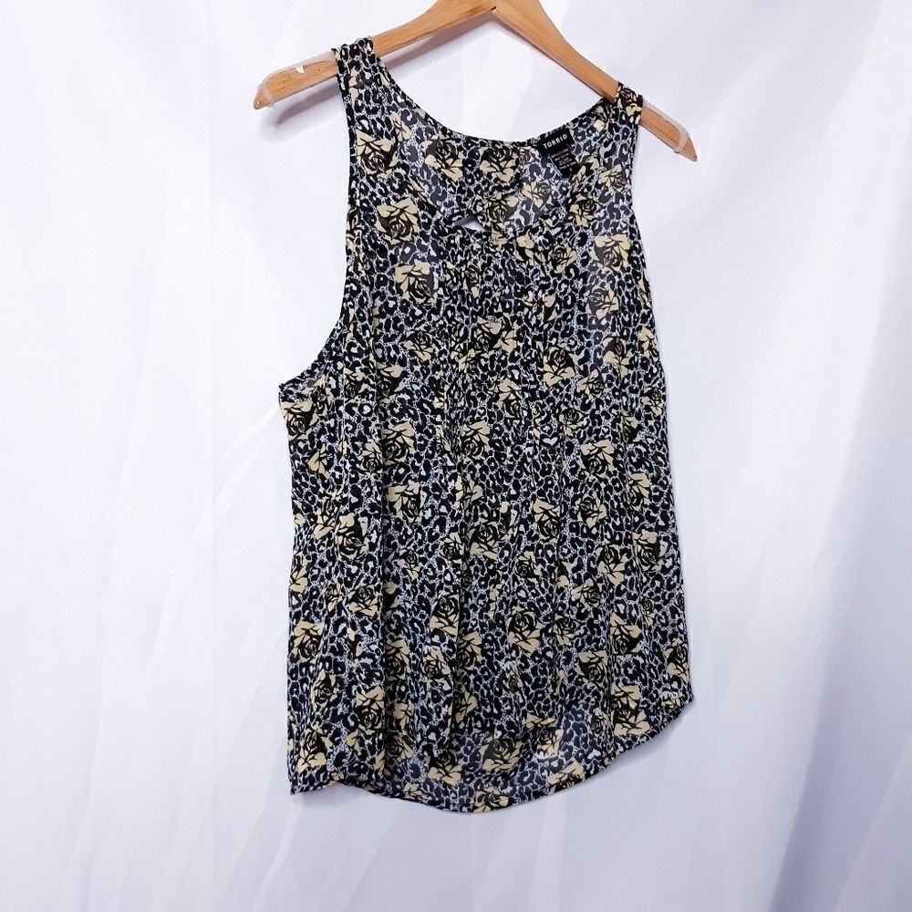 Torrid sleeveless Pleated Front Floral Blouse Sz‎ Ox